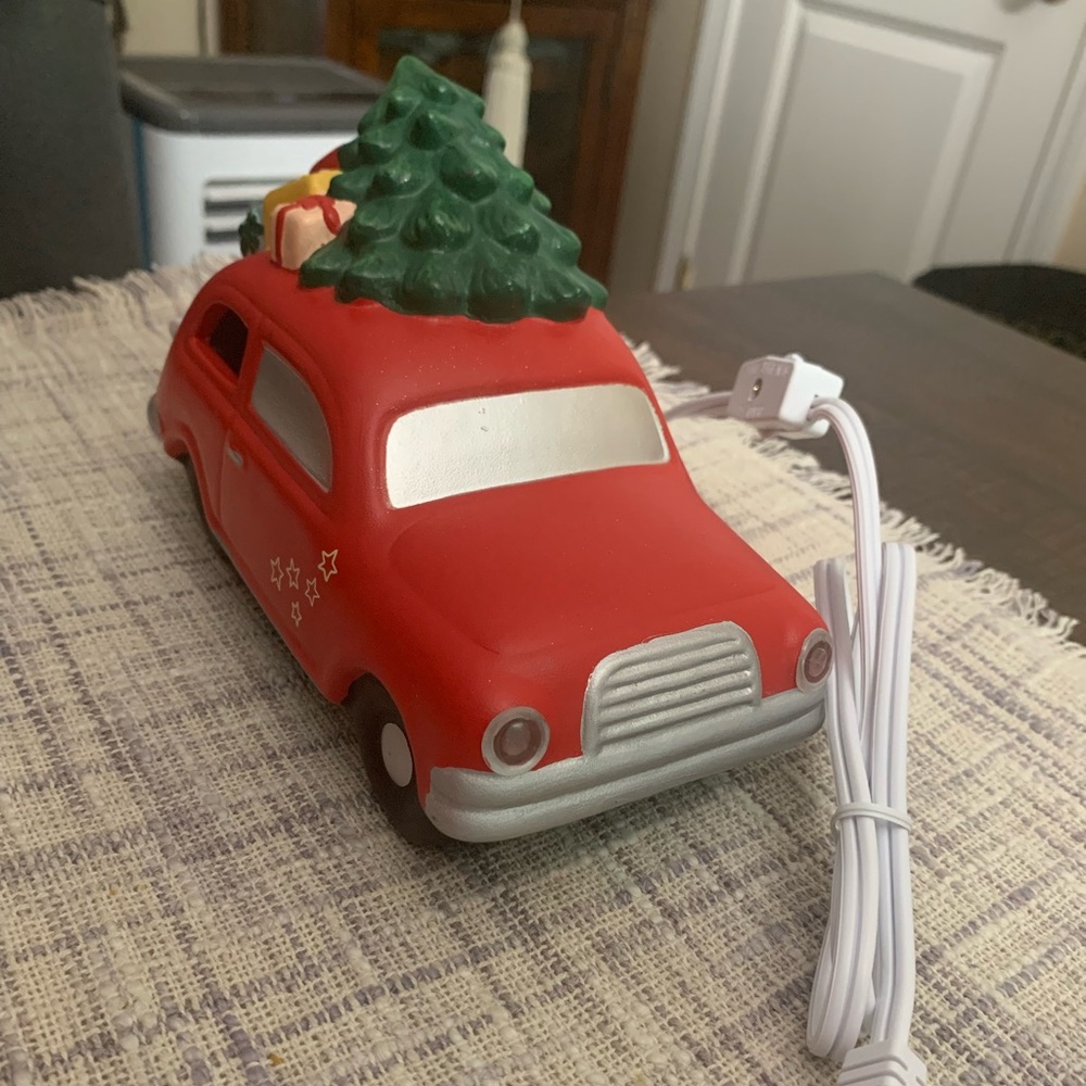 Christmas car w/ tree lamp